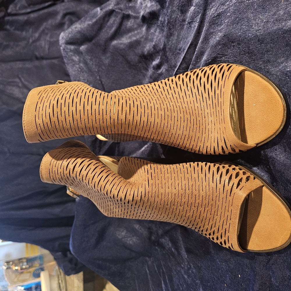 Elegant Tan Women's Heeled Sandals